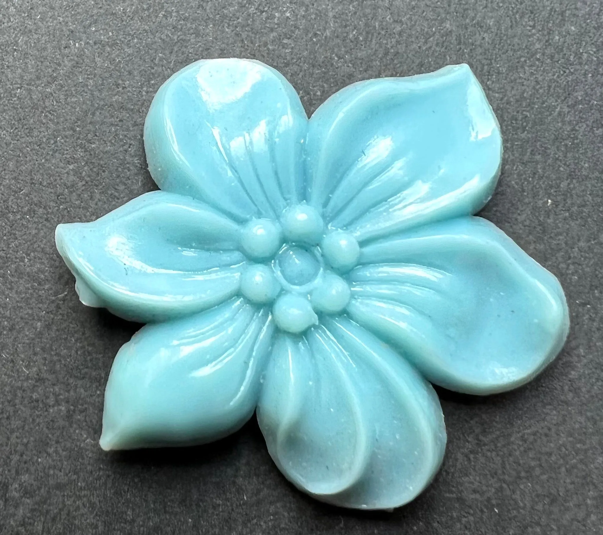 Charming Vintage Flower Cabochons - 2cm - 3cm wide