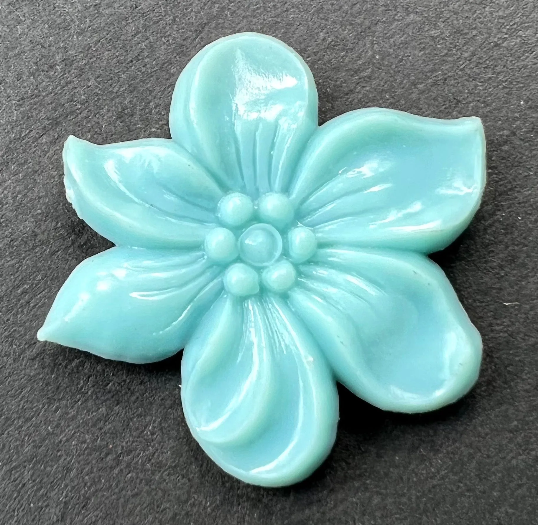 Charming Vintage Flower Cabochons - 2cm - 3cm wide