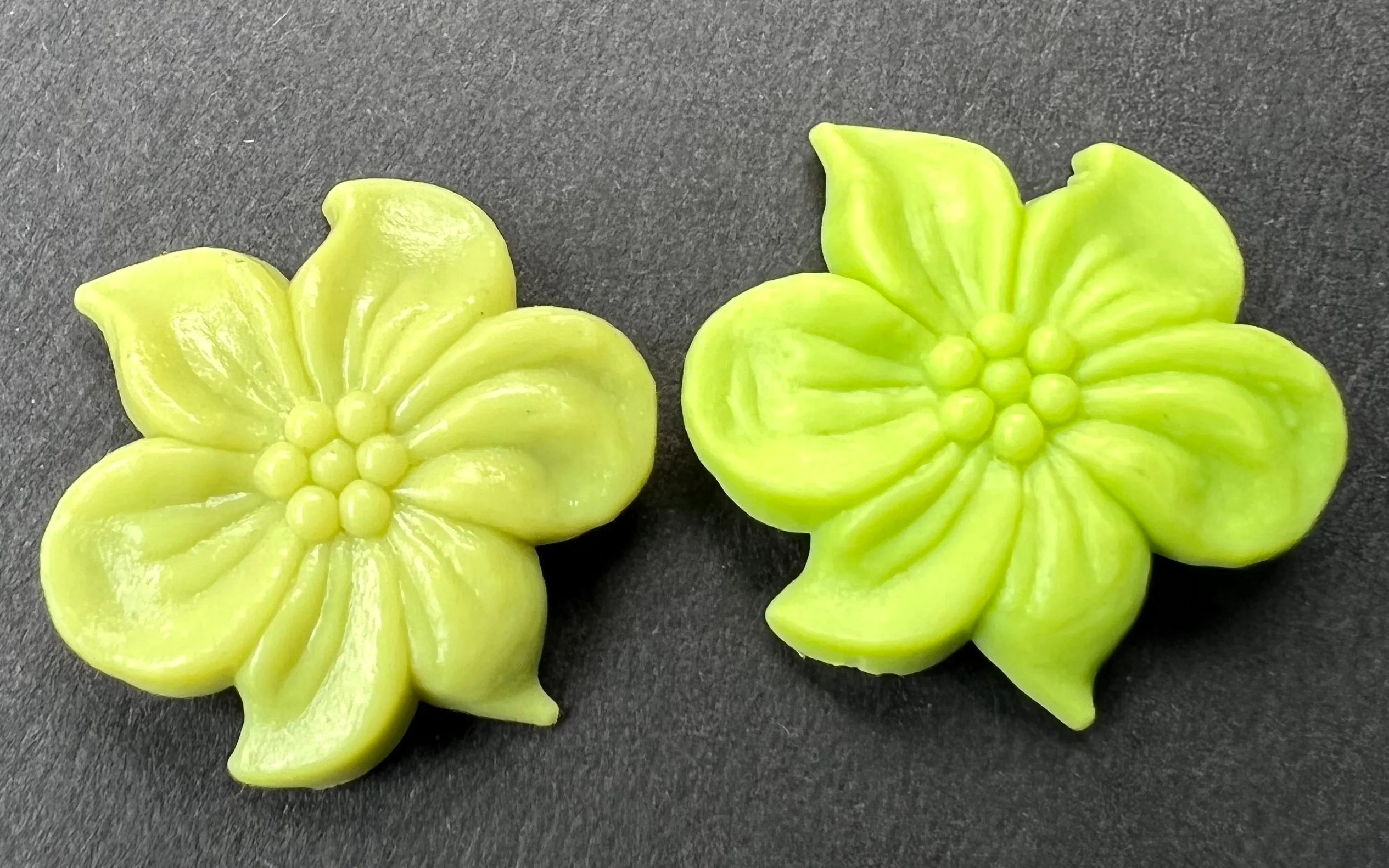 Charming Vintage Flower Cabochons - 2cm - 3cm wide