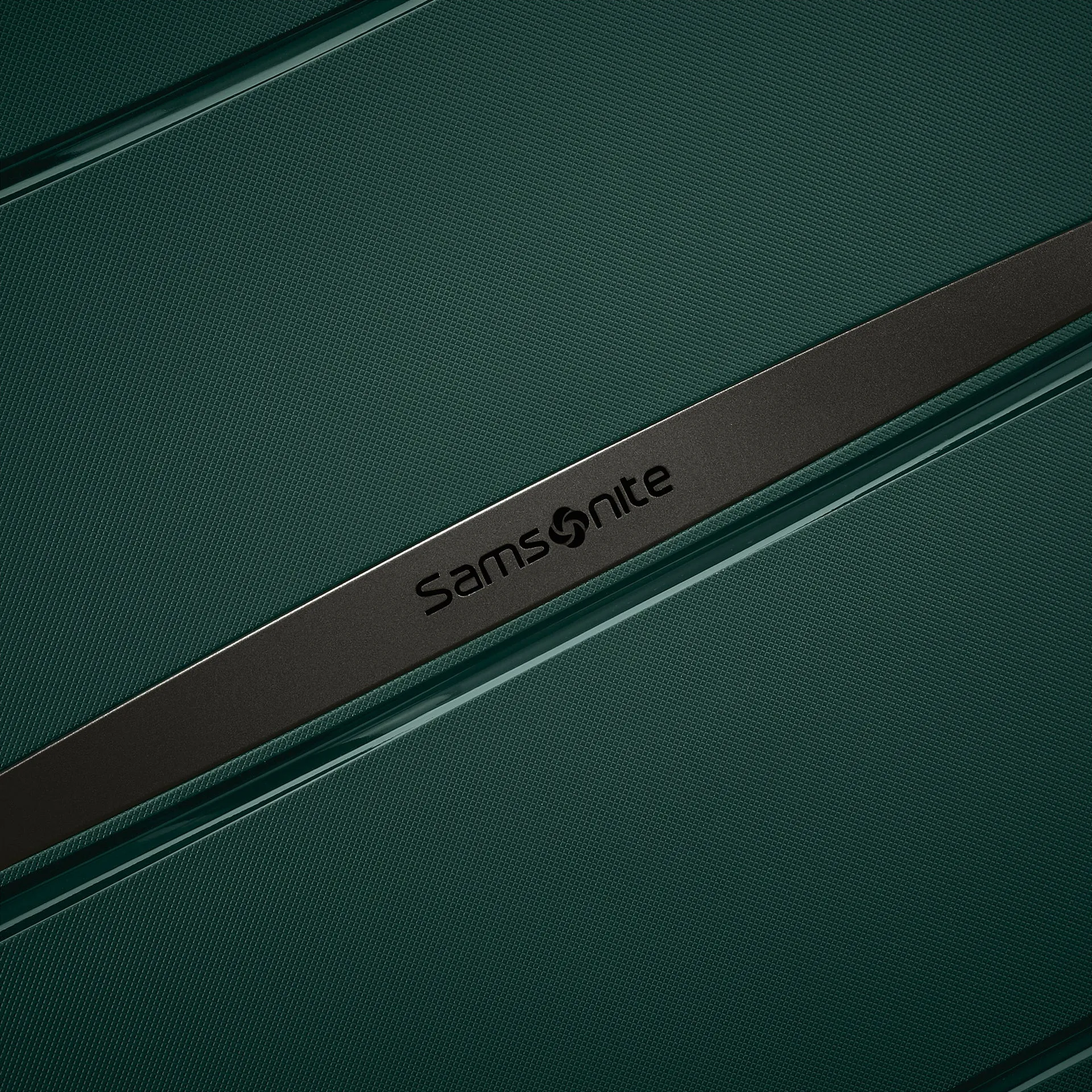 Outline Pro Hardside 29" Luggage