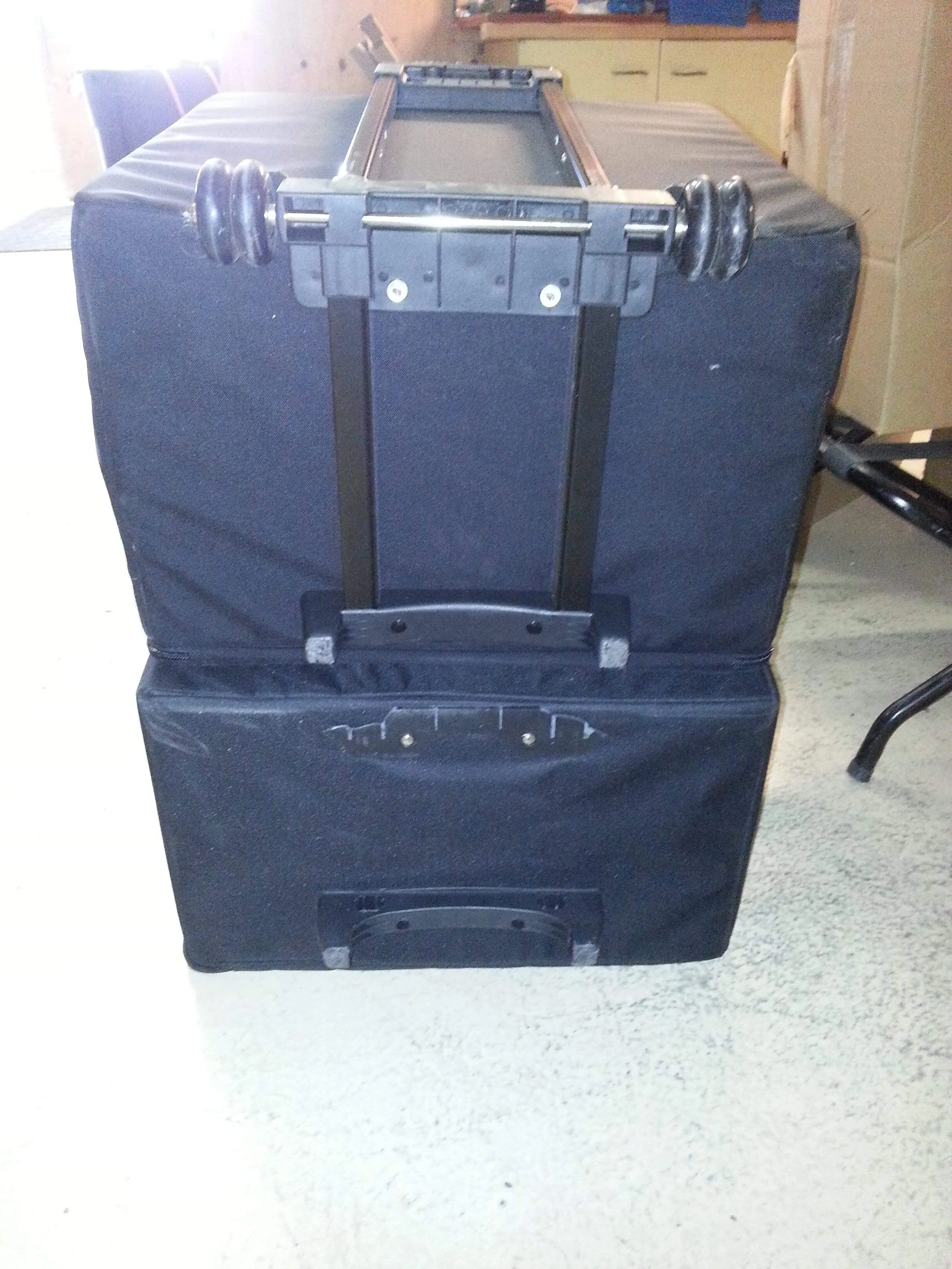 Wheeled Travel Case w/ Retractable Handle